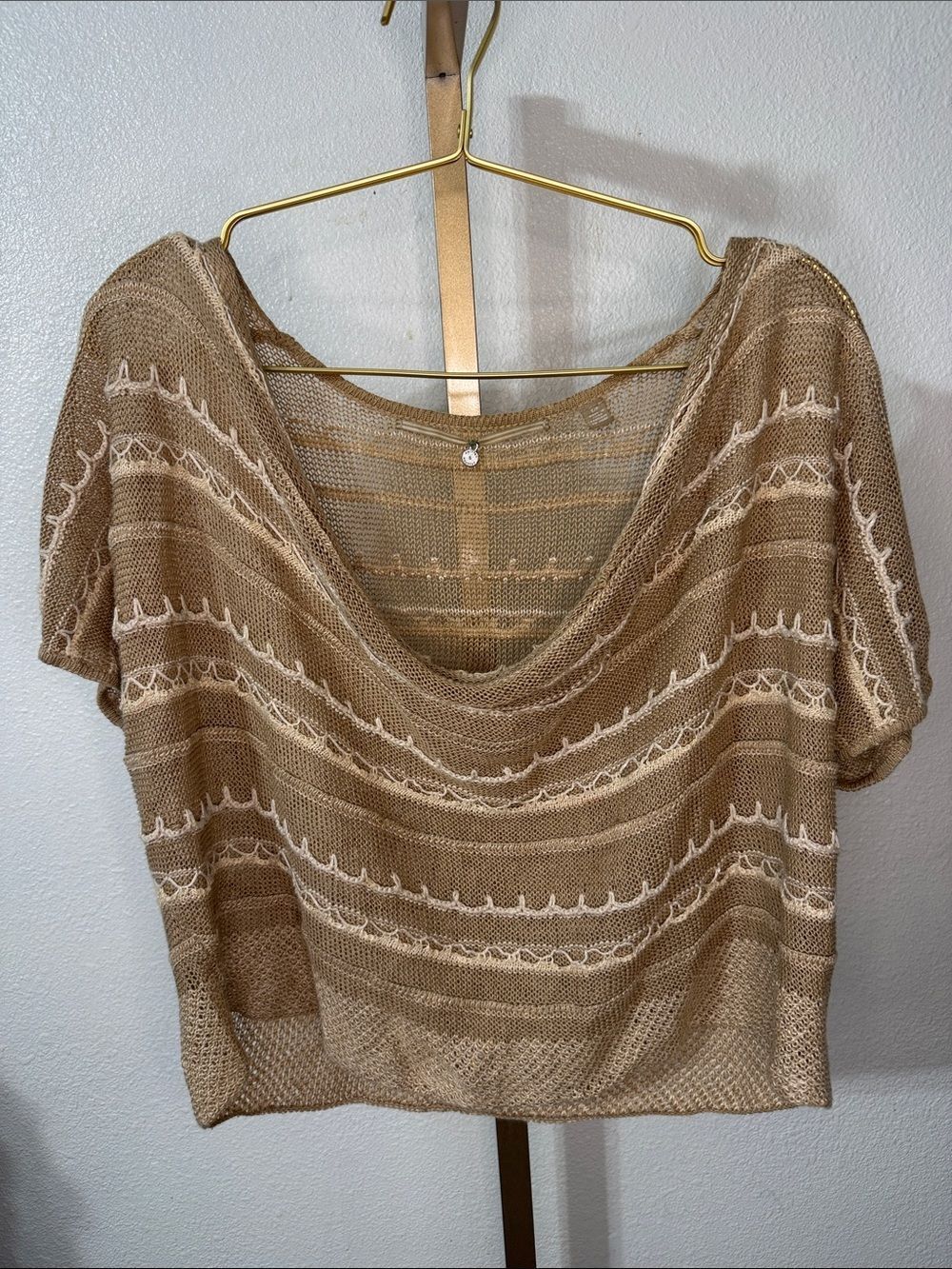 Knitted & Knotted for anthropology- Lightweight Beige Knit Scoop Neck Top- Small